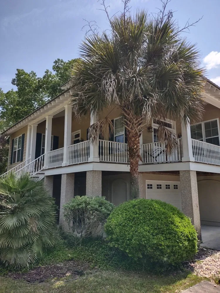 Custom outdoor landscaping in Beaufort, SC by Advanced Home and Lawn