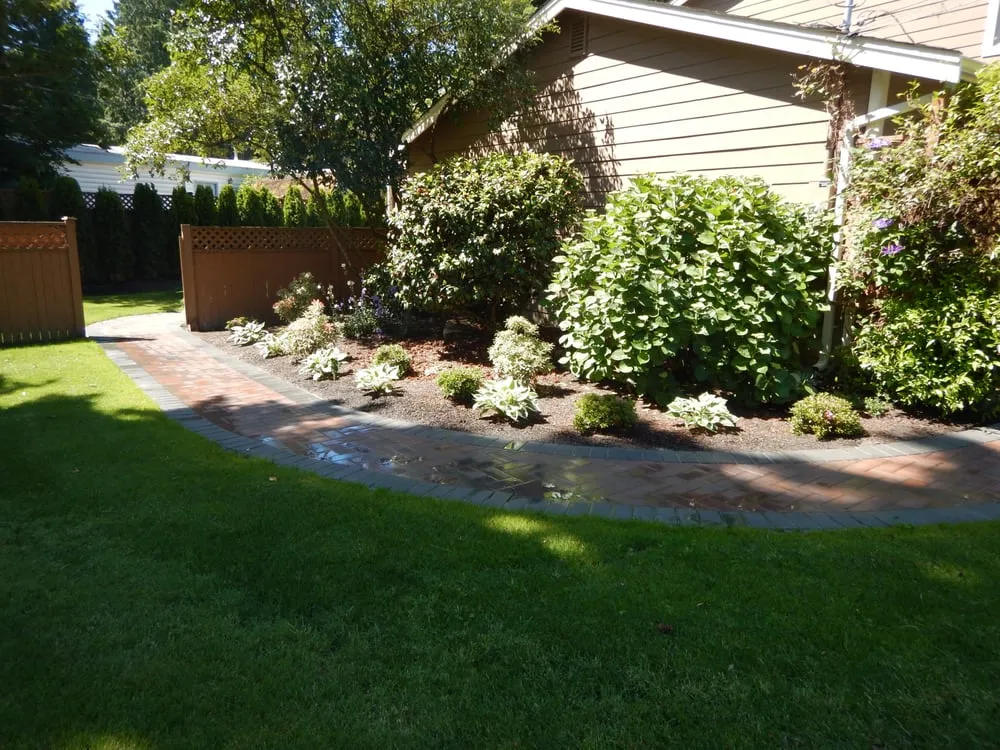 Expert garden landscaping with custom design in Snohomish, WA by Advanced Landscape Management
