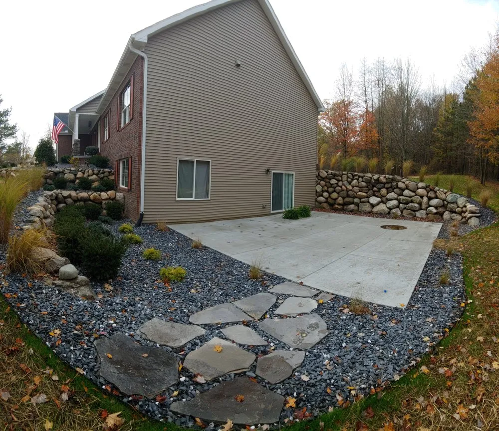 Local garden landscaping for beautiful yards in Flushing Township, MI by Advanced Lawn and Landscaping