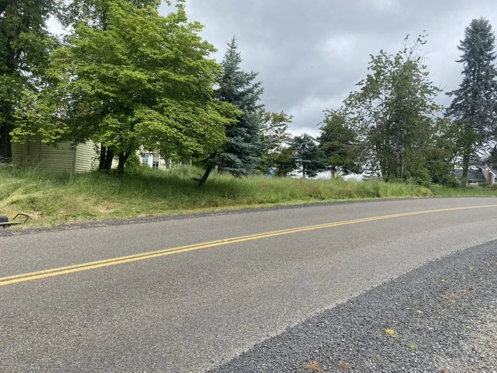 Custom garden landscaping for beautiful yards across Amity, OR - Advanced Lawn Care