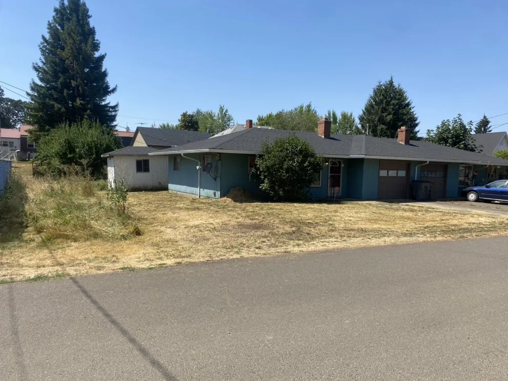 Custom garden landscaping in Amity, OR by Advanced Lawn Care