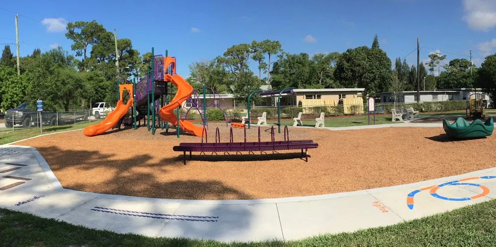 Local yard maintenance in Boynton Beach, FL by Advanced Mulch