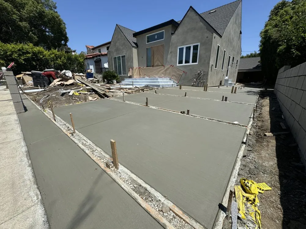 Affordable yard maintenance in Lancaster, CA by Advantage Landscapes