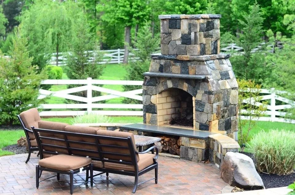 Local lawn care service experts serving Haymarket, VA - Advantage Landscaping