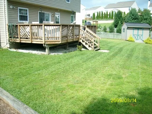 Professional lawn mowing service in Baltimore, MD - Advantage Lawn & Landscaping