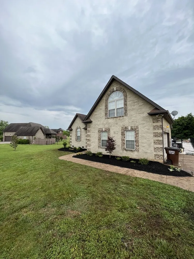 Custom yard cleanup service in Lebanon, TN - Advantage Lawn and Landscape