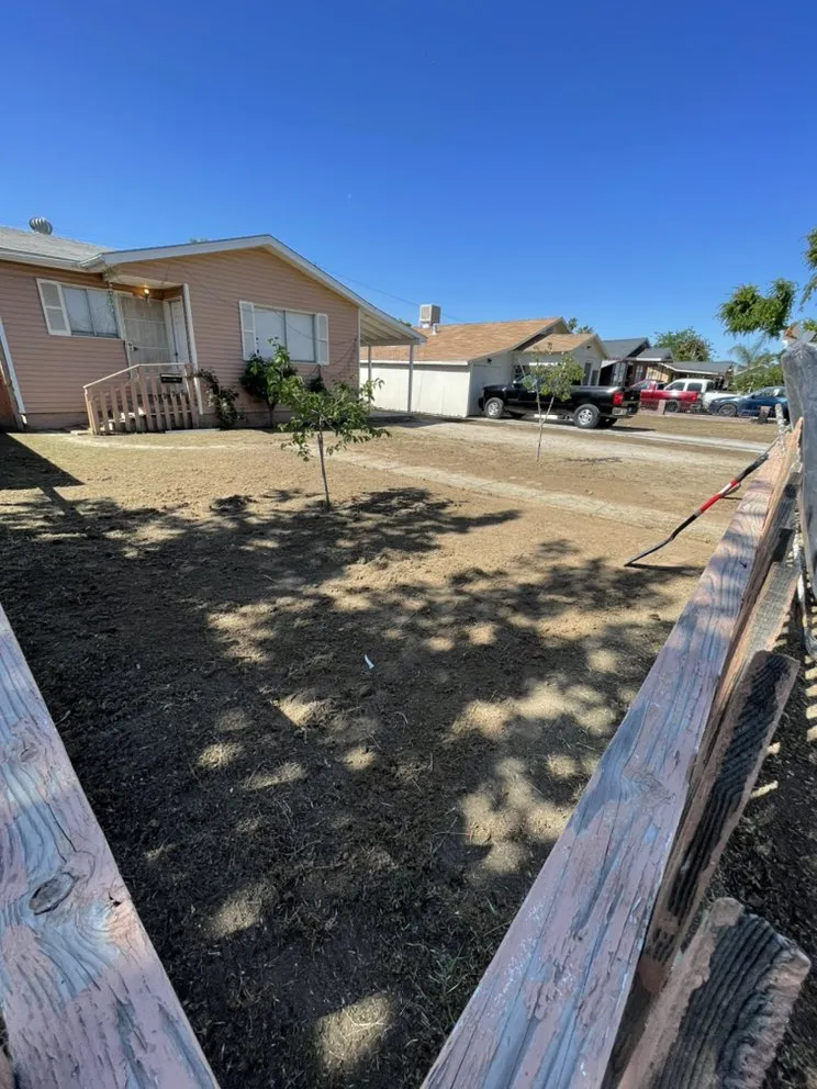 Expert lawn mowing service experts serving Bakersfield, CA - A&E Gardening Service