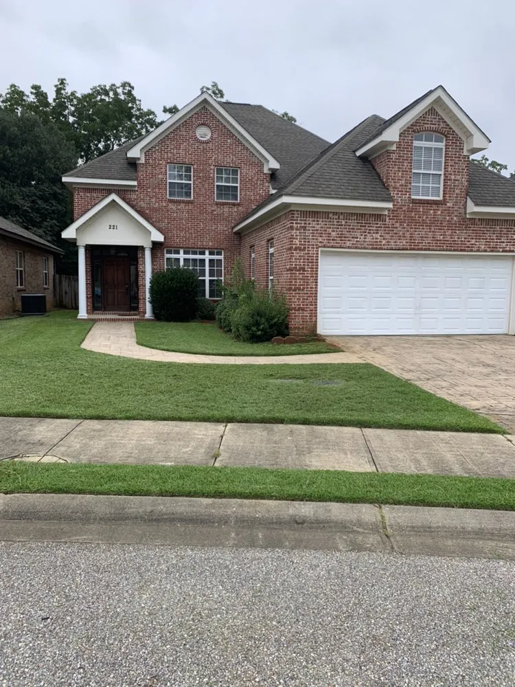 Custom lawn mowing service experts serving Dothan, AL - A&E Lawn Care