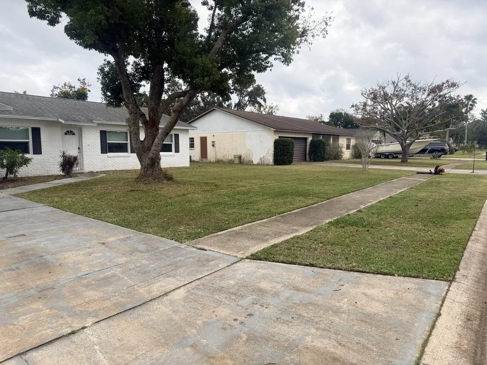 Custom lawn mowing service near you in DeLand, FL by A&E SantiRios