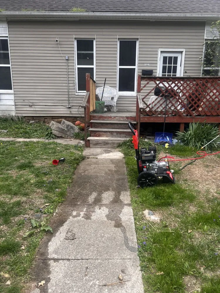 Custom outdoor landscaping experts serving Hannibal, MO - AEK Landscaping