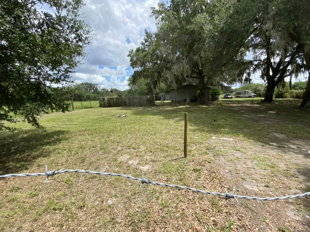 Custom lawn mowing service in Wimauma, FL - AER Lawn Maintenance