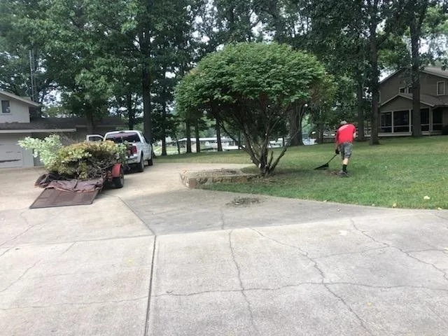 Top-rated lawn care service in Camdenton, MO - Affordable Landscape