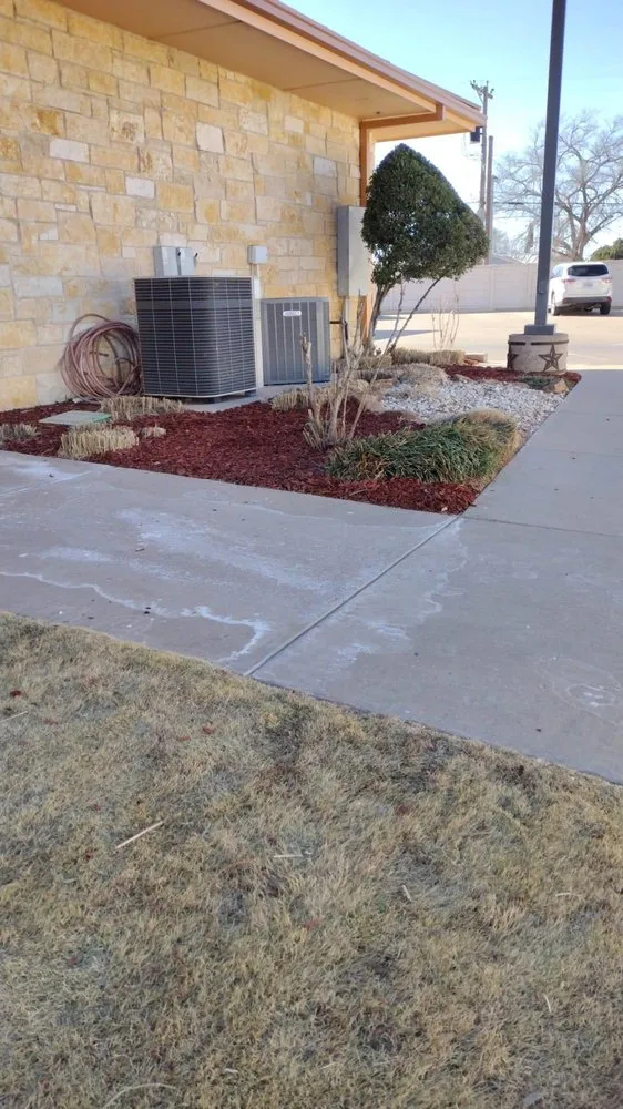 Local yard maintenance in Levelland, TX by Affordable Lawn & Leaf Service