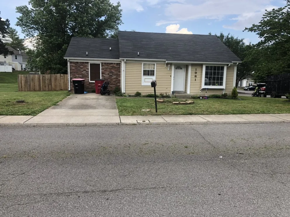 Professional lawn care service experts serving Clarksville, TN - Affordable Lawn Care