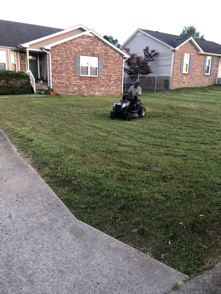 Top-rated lawn mowing service experts serving Clarksville, TN - Affordable Lawn Care