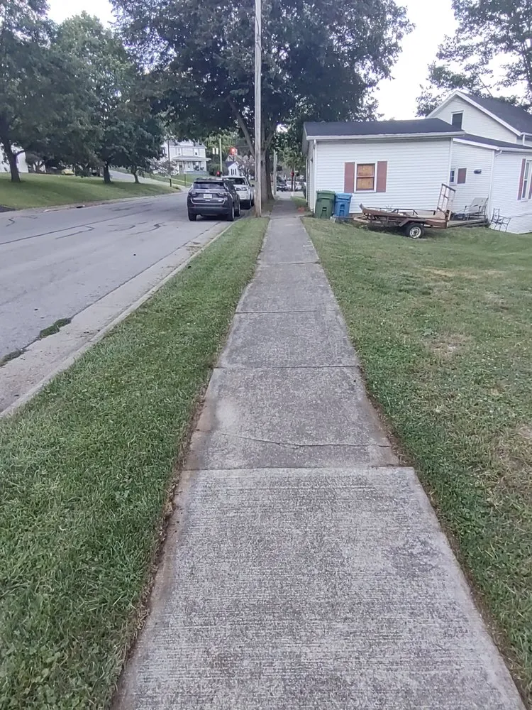 Custom lawn mowing service in Piqua, OH - Affordable Lawncare