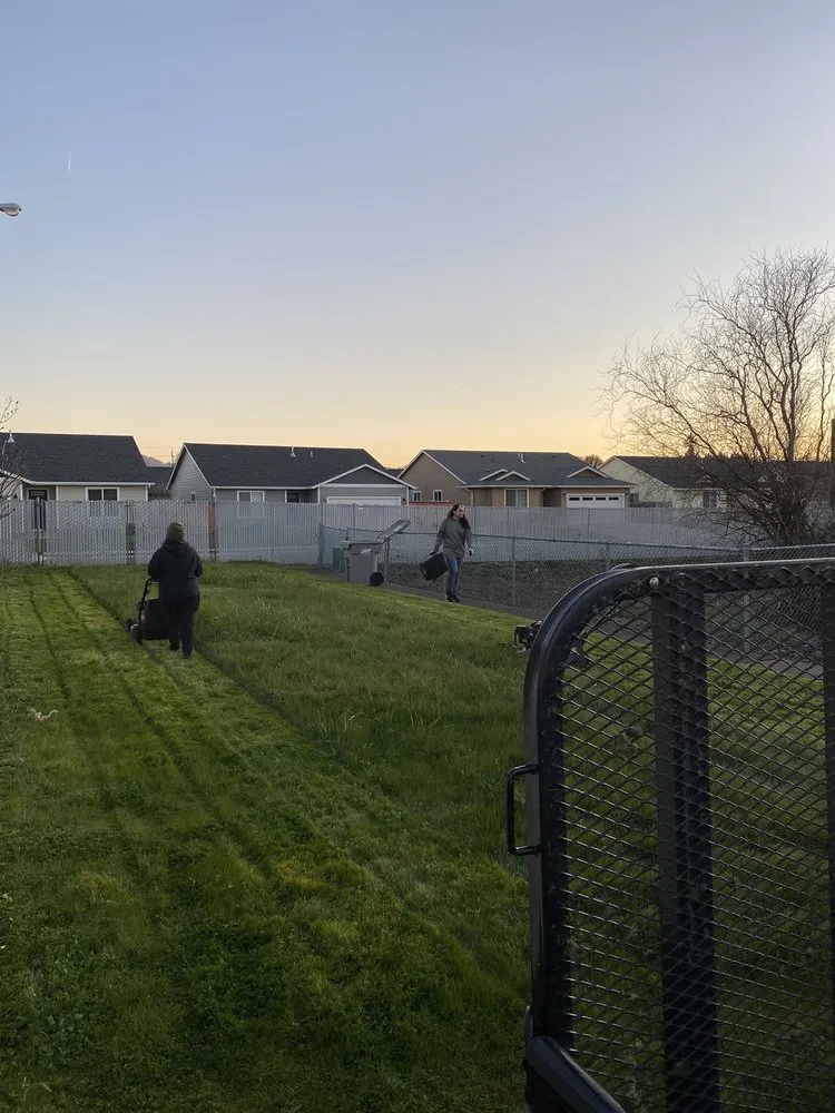 Professional lawn care service experts serving Lebanon, OR - Affordable Yard Care