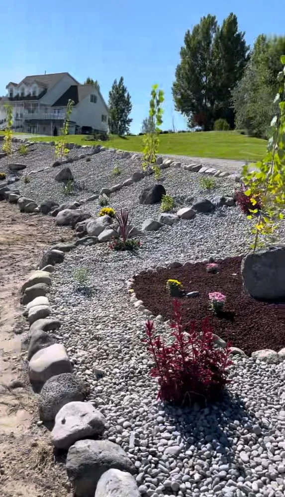 Affordable yard cleanup service experts serving Madera, CA - A&G Landscaping