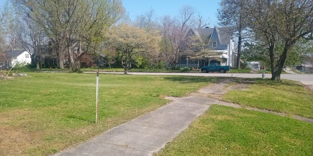 Professional yard cleanup service in Metropolis, IL by Agans Lawn Care & Maintenance