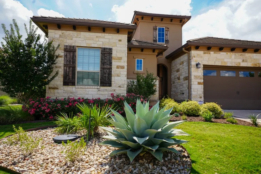 Trusted yard cleanup service for homes in Georgetown, TX by Agave LD