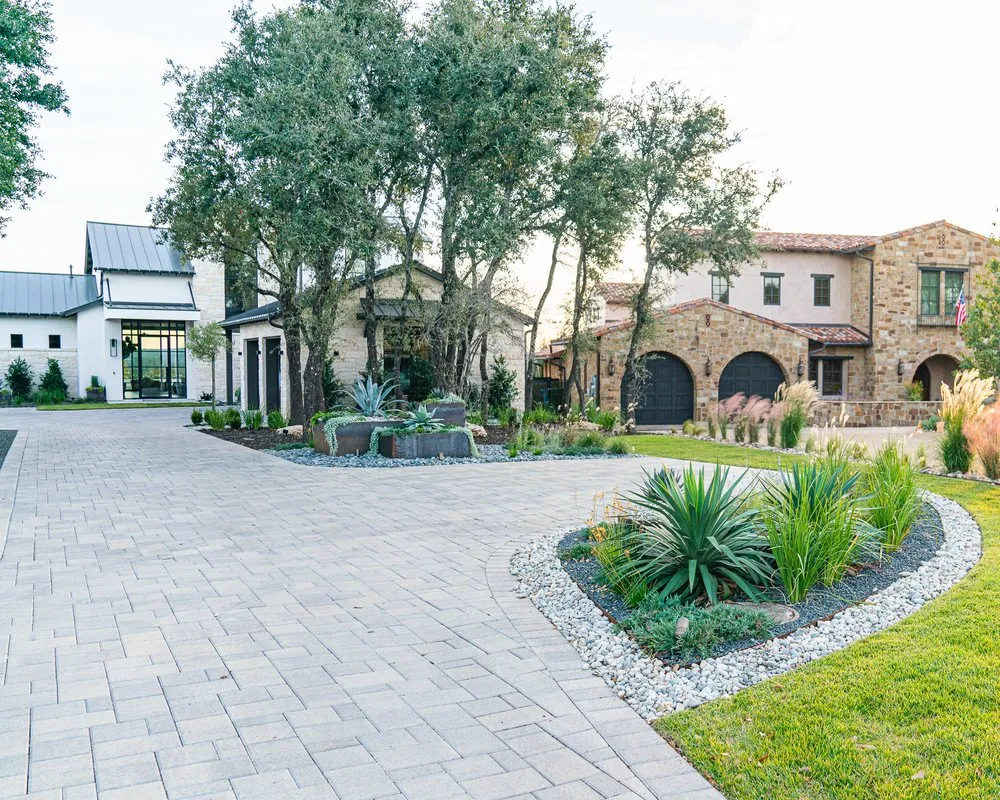 Top-rated yard cleanup service in Georgetown, TX by Agave LD