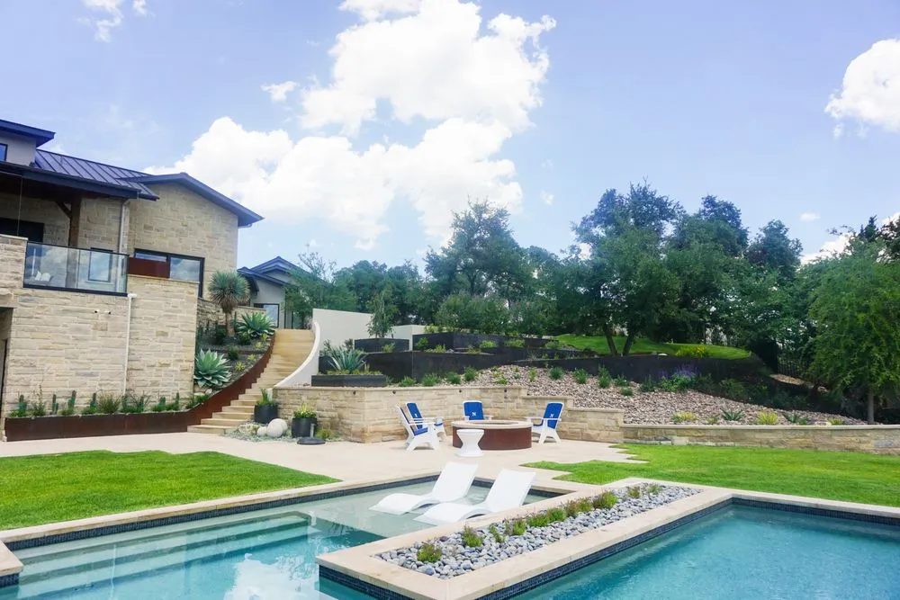 Top-rated lawn mowing service in Rollingwood, TX by Agave LD