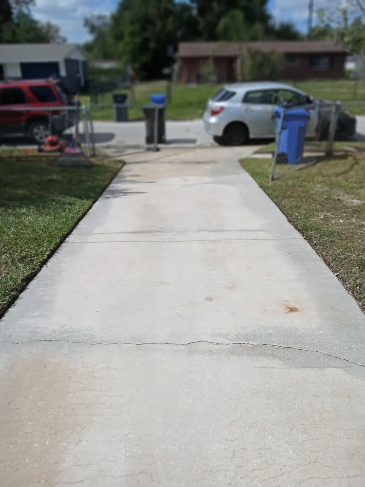 Trusted lawn care service experts serving Tampa, FL - Aglim Enterprise