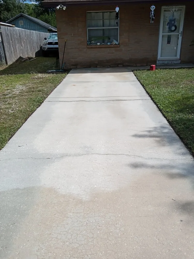 Reliable yard maintenance for residential properties in Tampa, FL by Aglim Enterprise