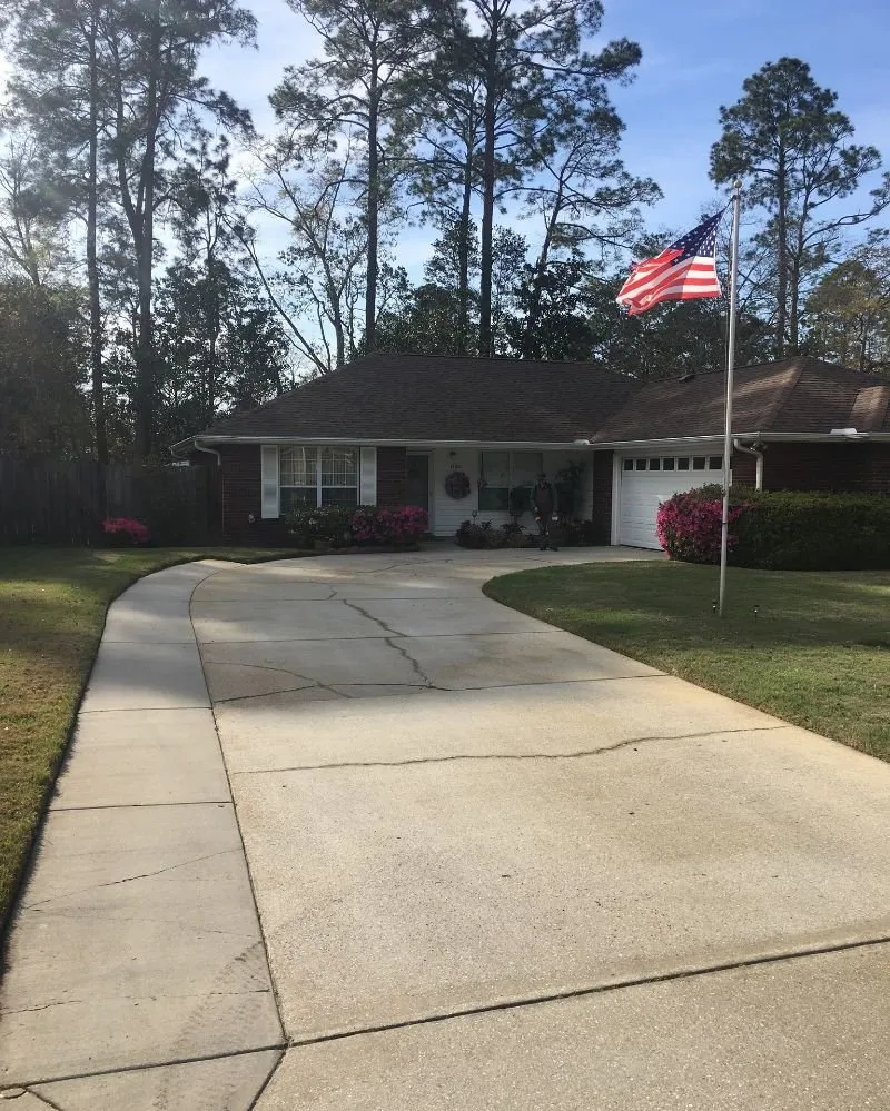 Reliable lawn care service experts serving Panama City, FL - Agorist Lawn & Land