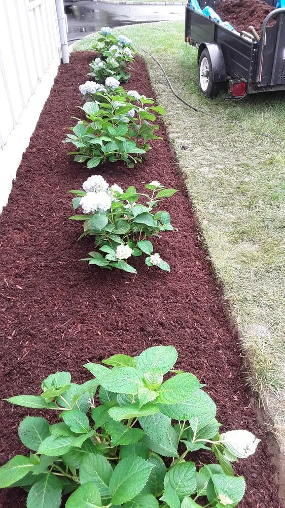 Custom lawn mowing service experts serving Bridgeport, CT - Aguilar Landscaping