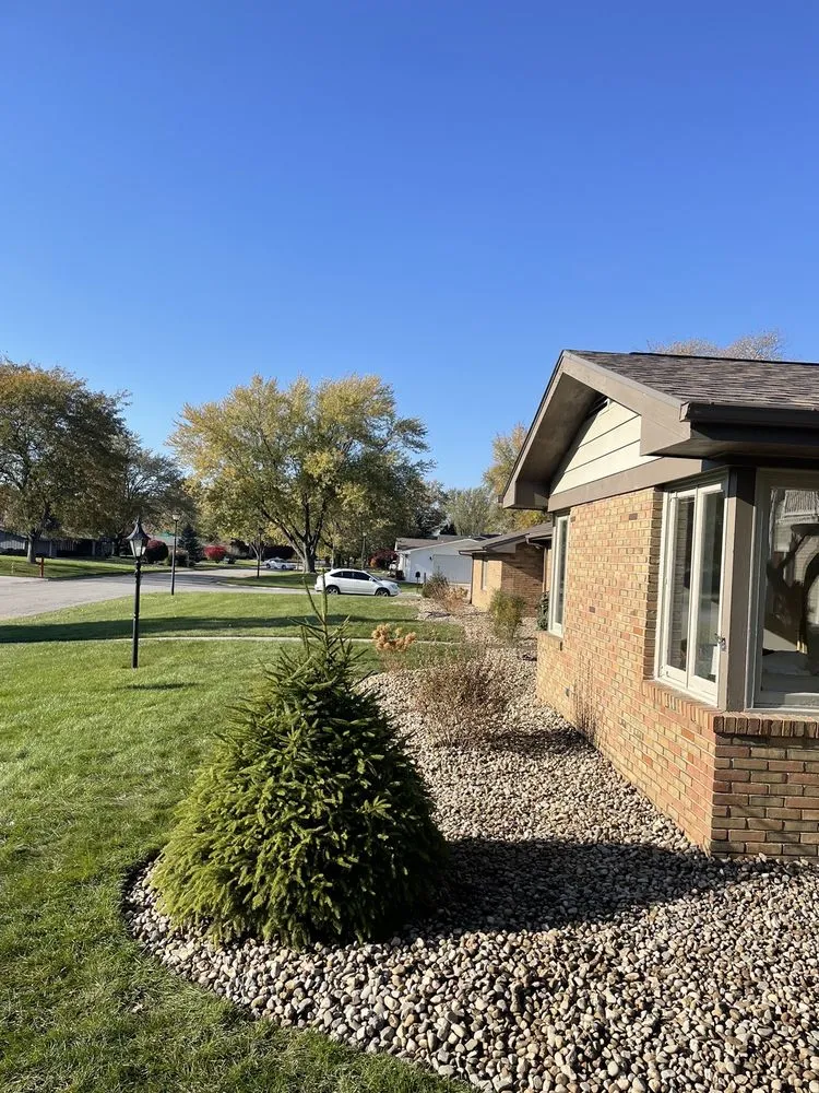 Expert outdoor landscaping experts serving Fort Wayne, IN - Aguilar Landscaping service