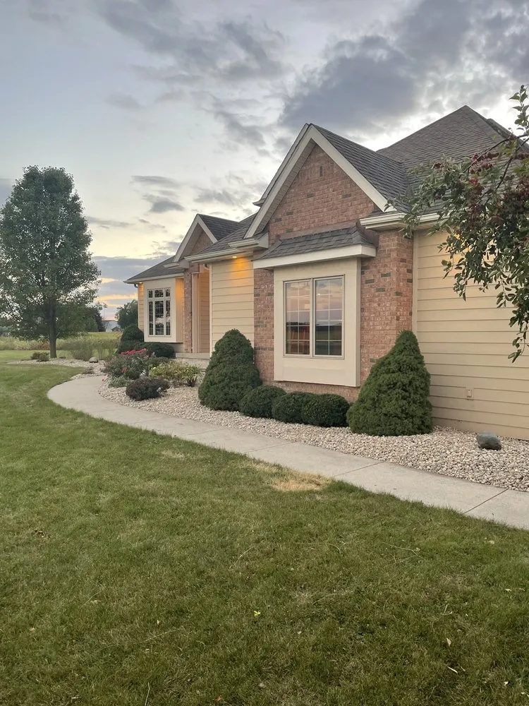 Affordable landscaping services in Fort Wayne, IN - Aguilar Landscaping service