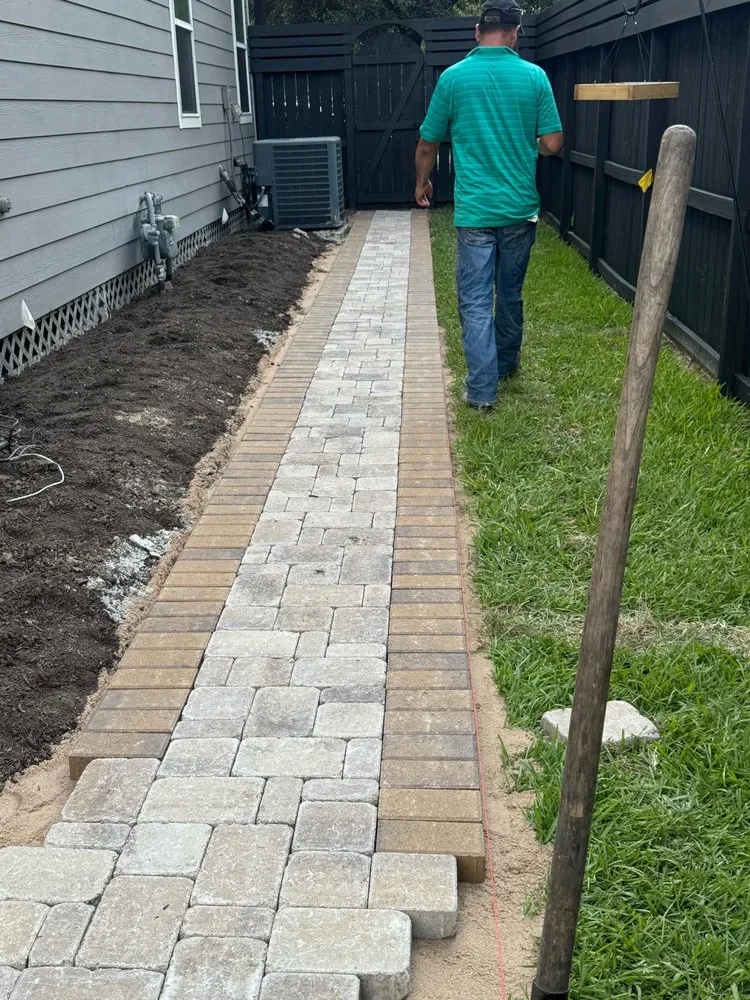 Custom yard cleanup service for homes in The Woodlands, TX by Aguilar Lawn Service & Landscaping