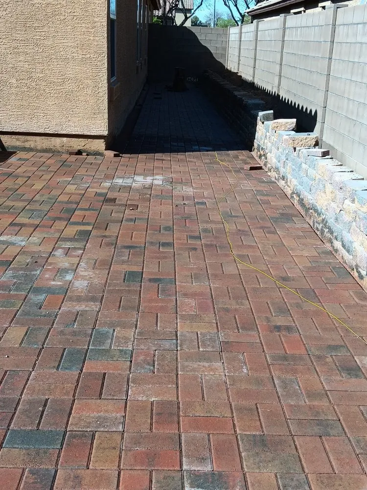 Local lawn care service experts serving Phoenix, AZ - Aguilar Pavmore