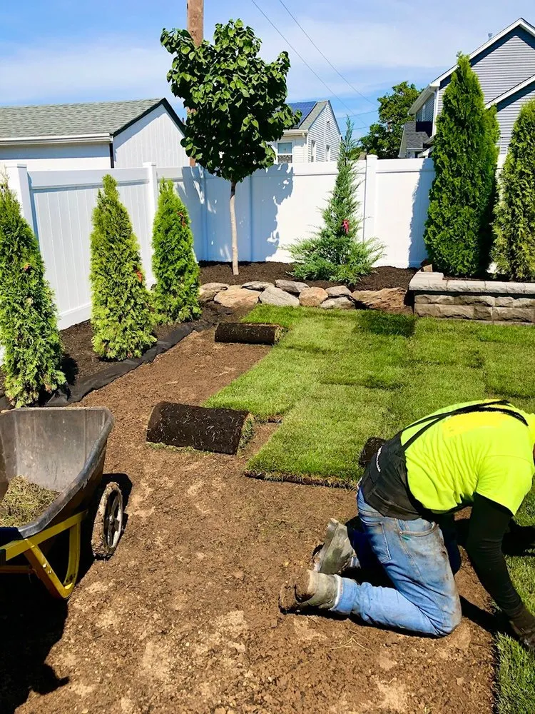 Custom lawn mowing service experts serving Clifton, NJ - Aguilar PMG Landscaping