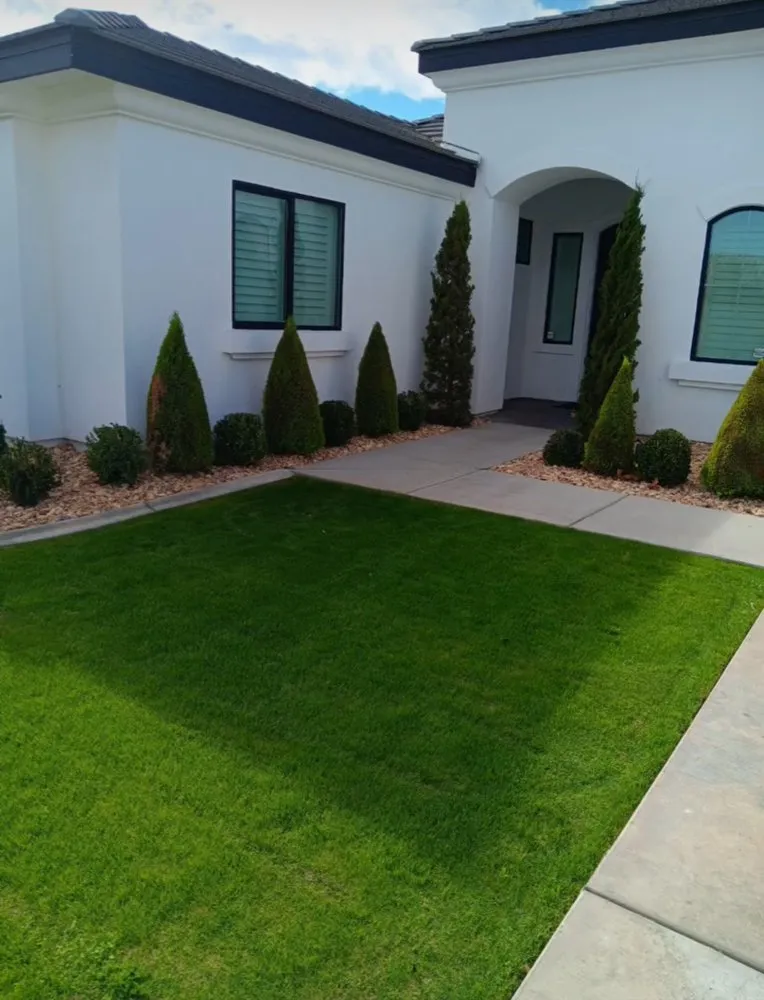 Custom outdoor landscaping in Bakersfield, CA by Aguirre’s Landscape Projects