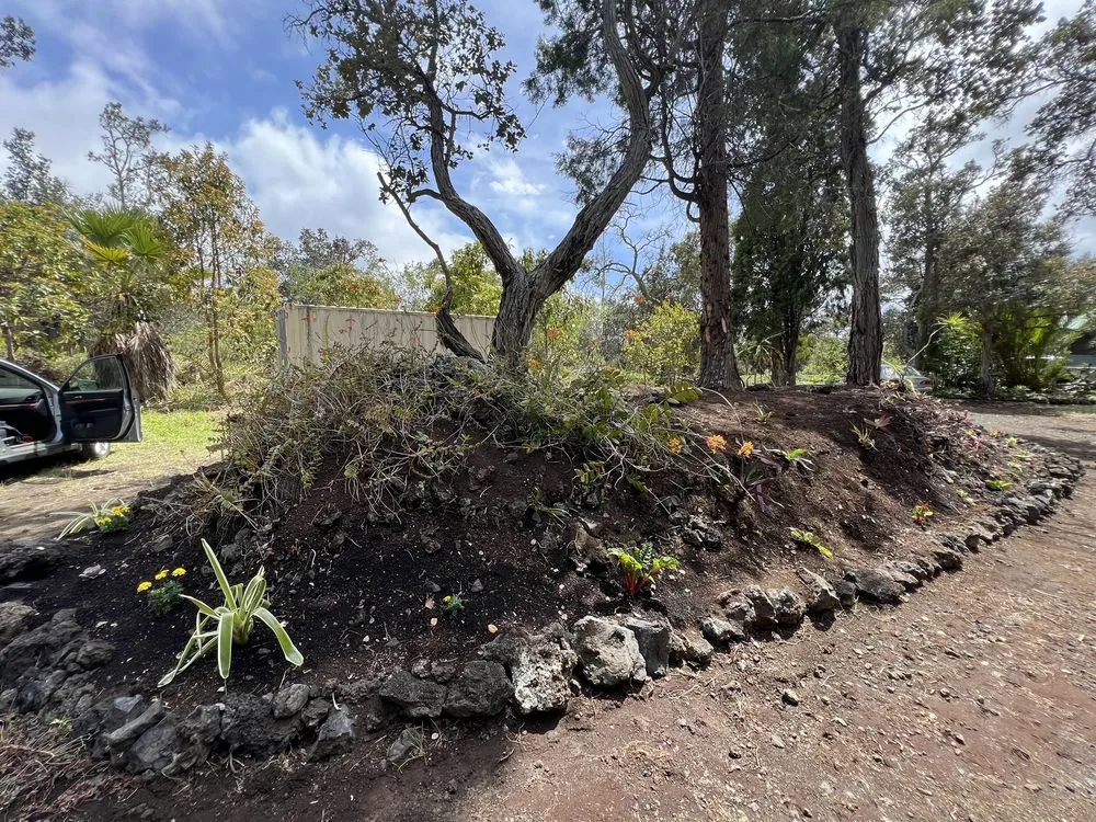 Affordable garden landscaping in Puako, HI by Aina Terra Permascapes