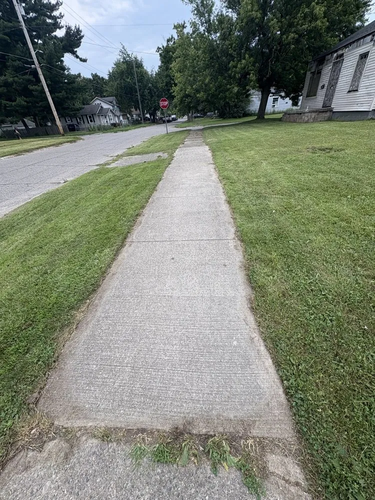 Trusted yard maintenance experts serving Flint, MI - Ainslie Landscaping