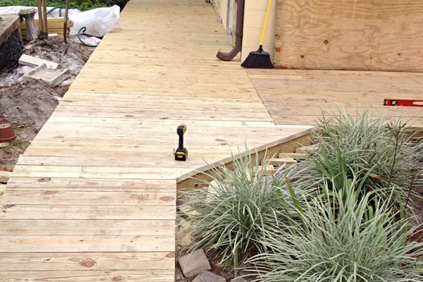 Custom yard cleanup service with custom design across Freeport, FL - Aitken's Lawn Maintenance