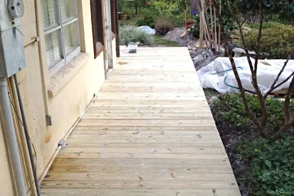 Expert lawn mowing service with custom design in Freeport, FL by Aitken's Lawn Maintenance