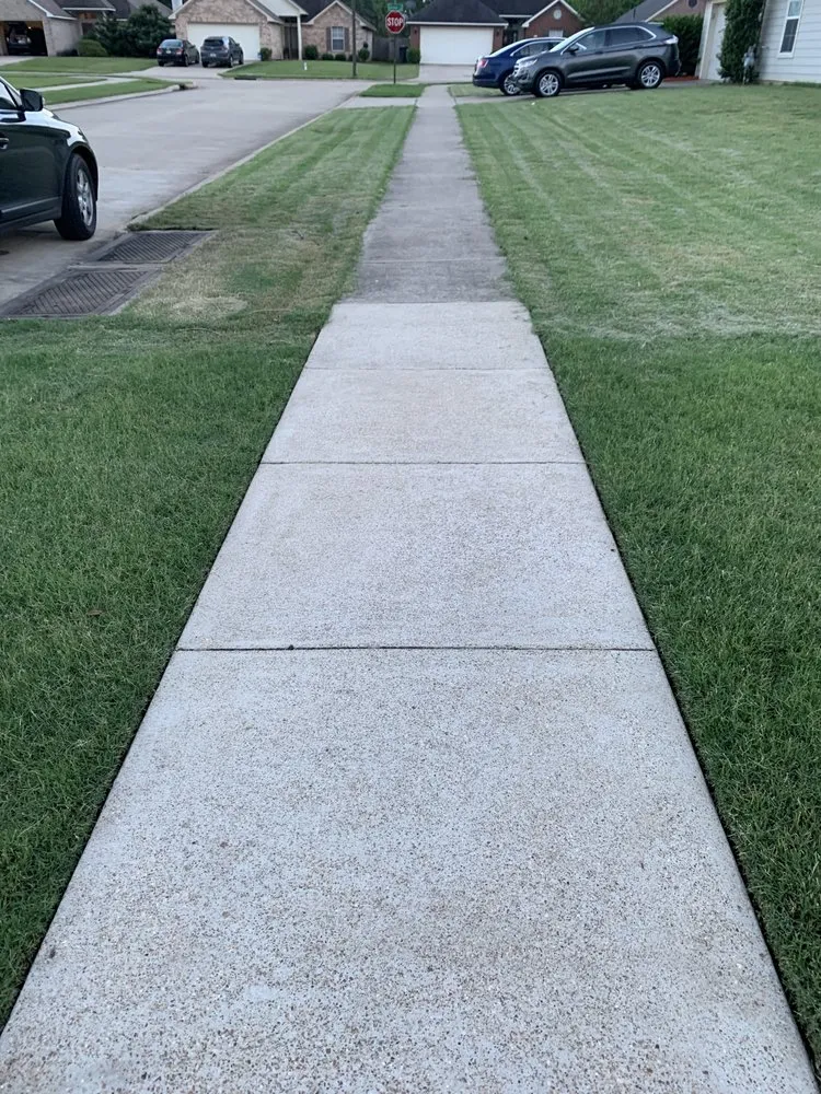 Expert lawn mowing service in Bossier City, LA - A&J Advanced Lawn Care Services