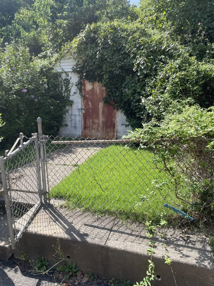 Custom yard cleanup service in Darby, PA - AJ And Friends Quality Service