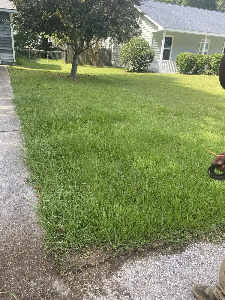 Professional yard maintenance for homes in Hollywood, SC by AJ Five Starz Development