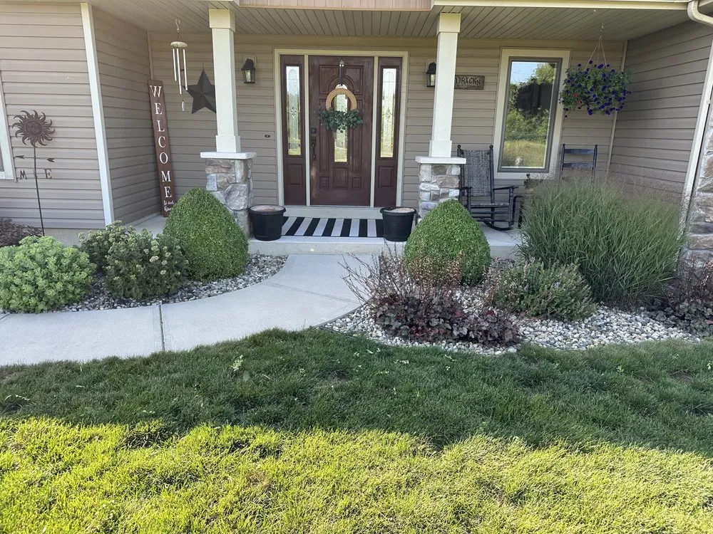Trusted lawn care service in Columbia City, IN by A&J Luxury