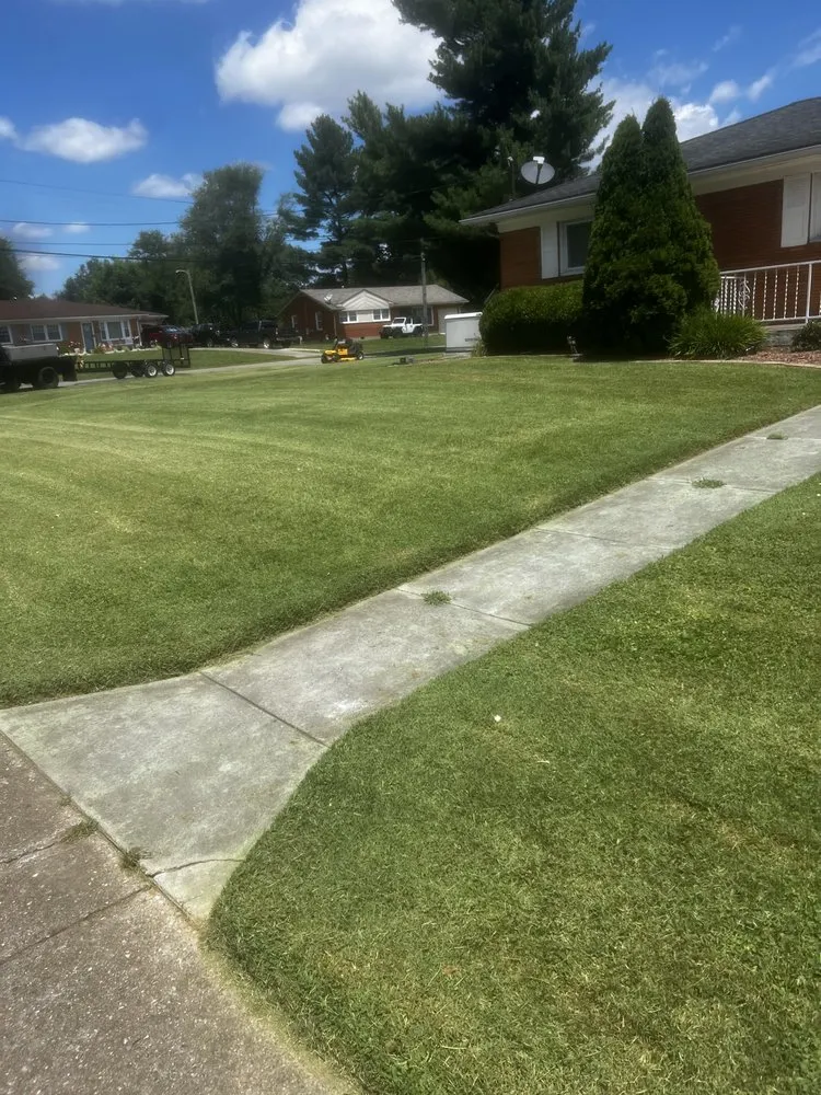 Custom lawn mowing service experts serving Louisville, KY - AJ Unlimited