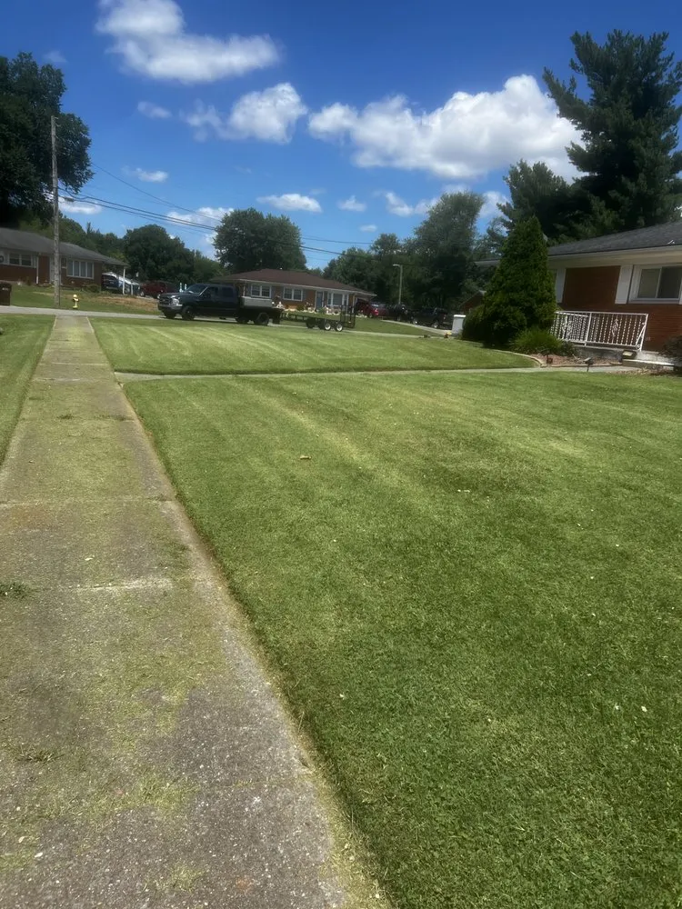 Top-rated landscaping services experts serving Louisville, KY - AJ Unlimited