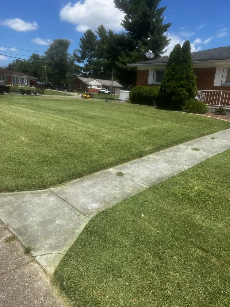 Expert lawn mowing service experts serving Louisville, KY - AJ Unlimited