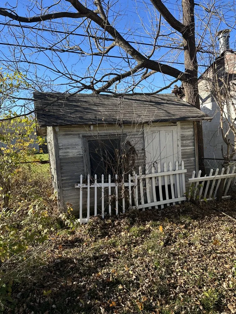 Professional landscaping services for homes in Columbus, OH by Ajs Columbus handyman