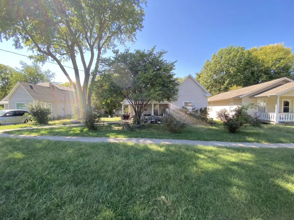 Top-rated outdoor landscaping experts serving Battlefield, MO - AJ's Lawncare & Landscaping