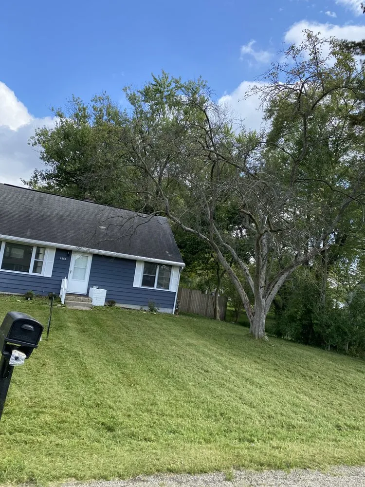 Trusted lawn mowing service experts serving Pickerington, OH - AJ’s lawncare Service